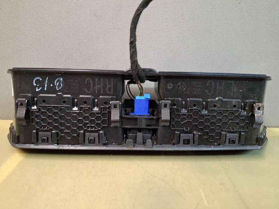 17B819728A Дефлектор обдува салона центральный  Volkswagen Jetta 2021г. | Фото № 4  17B819728A Дефлектор обдува салона центральный  Volkswagen Jetta 2021г. - Фото 4