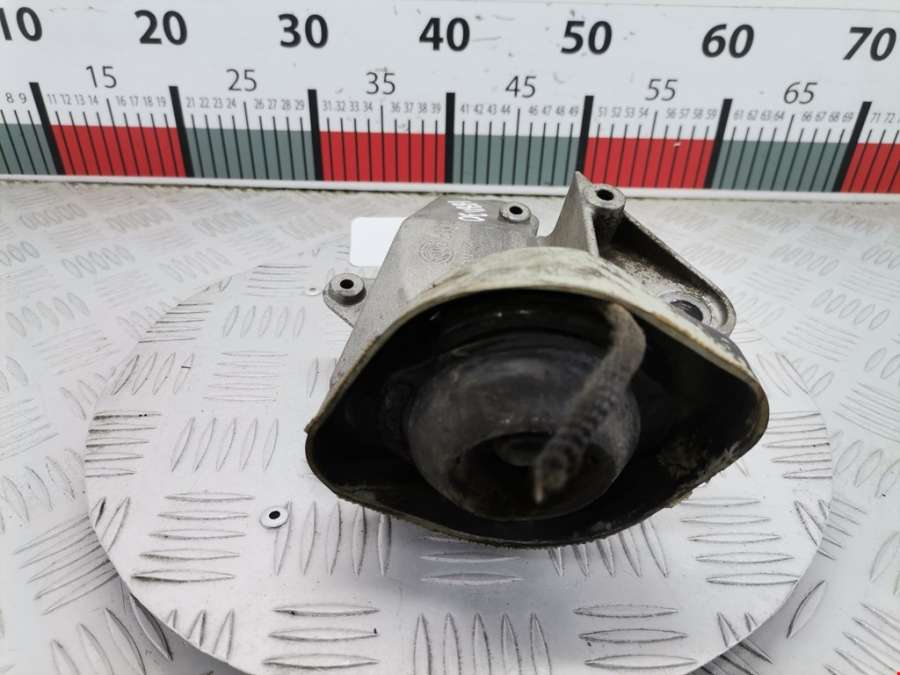 8D0399114AJ Кронштейн (крепление лапа траверса) кпп Volkswagen Passat 5 GP (2000-2005) Универсал 2003г. | Фото № 2 8D0399114AJ Кронштейн (крепление лапа траверса) кпп Volkswagen Passat 5 GP (2000-2005) Универсал 2003г. - Фото 2