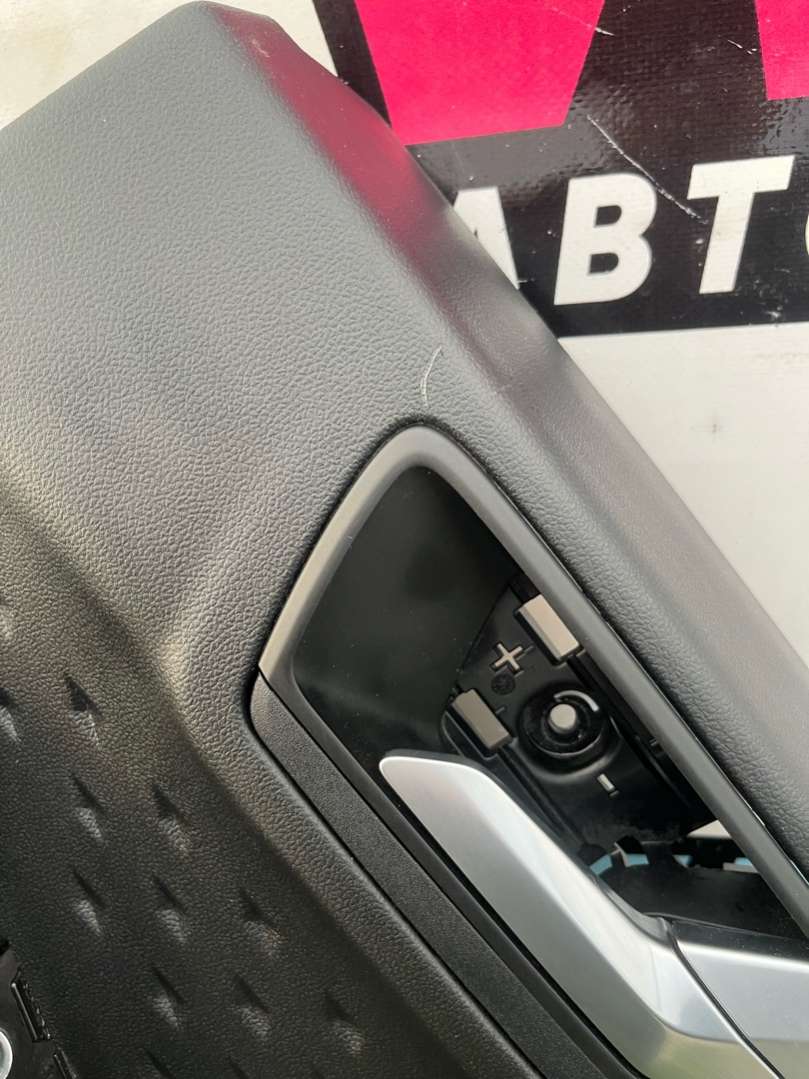 LJ6B-S642A54-A Обшивка двери задней правой Ford Escape 2020г. | Фото № 7 LJ6B-S642A54-A Обшивка двери задней правой Ford Escape 2020г. - Фото 7