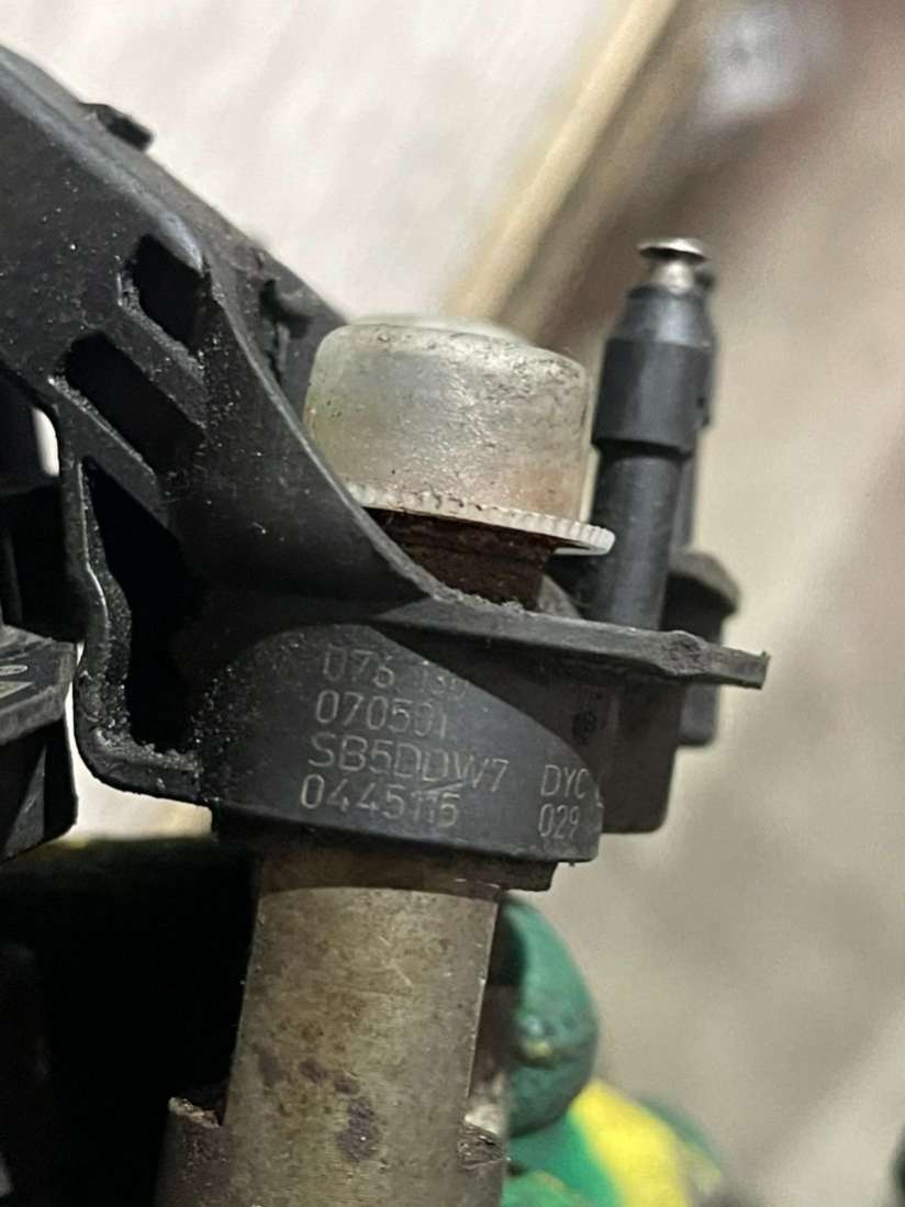 Форсунка Volkswagen Crafter 1 2009г. | Фото № 2 Форсунка Volkswagen Crafter 1 2009г. - Фото 2