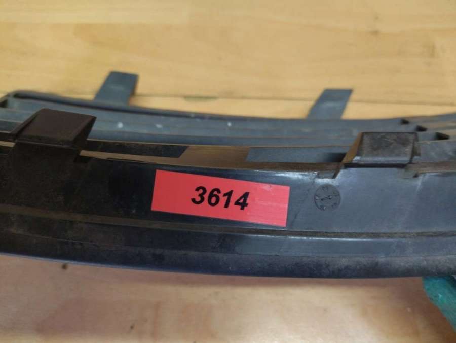 7M7853683 Заглушка (решетка) в бампер Seat Alhambra 1 restailing 2005г. | Фото № 2 7M7853683 Заглушка (решетка) в бампер Seat Alhambra 1 restailing 2005г. - Фото 2