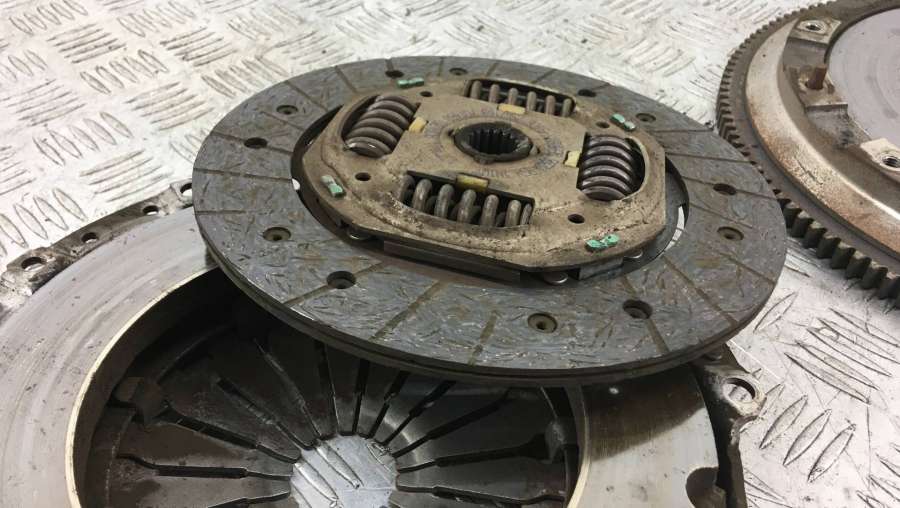 Маховик  Mini Cooper 2009г. | Фото № 3   Маховик  Mini Cooper 2009г. - Фото 3