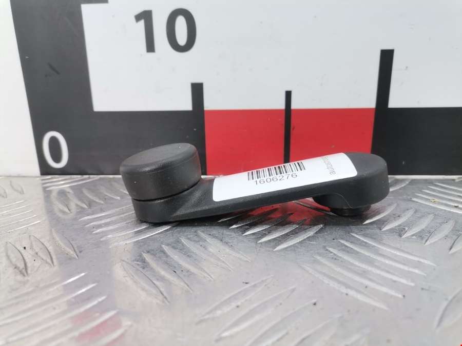 90247150 Ручка стеклоподъемника Opel Astra F (1991-1999) Универсал 1997г. | Фото № 2 90247150 Ручка стеклоподъемника Opel Astra F (1991-1999) Универсал 1997г. - Фото 2