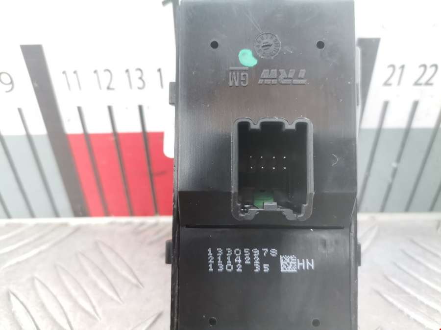 13305978 Блок управления стеклоподъемниками Opel Astra J (2009-2018) Универсал 2012г. | Фото № 5 13305978 Блок управления стеклоподъемниками Opel Astra J (2009-2018) Универсал 2012г. - Фото 5