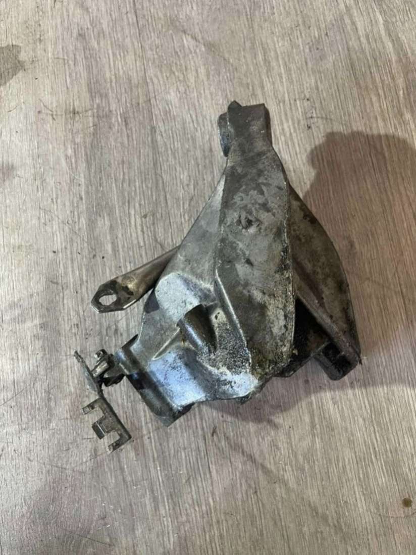 Кронштейн двигателя Volkswagen Crafter 1 2009г. | Фото № 2 Кронштейн двигателя Volkswagen Crafter 1 2009г. - Фото 2