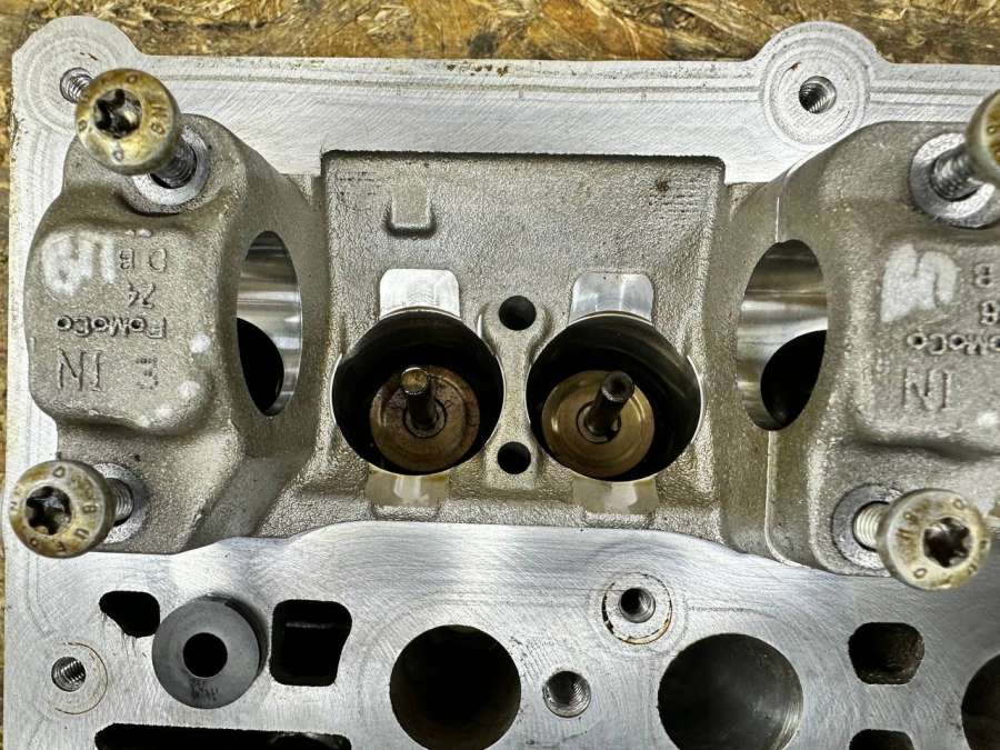 AJ813621LR054846DX236C032CA Головка блока цилиндров правая  Jaguar XF 2 2016г. | Фото № 5  AJ813621LR054846DX236C032CA Головка блока цилиндров правая  Jaguar XF 2 2016г. - Фото 5