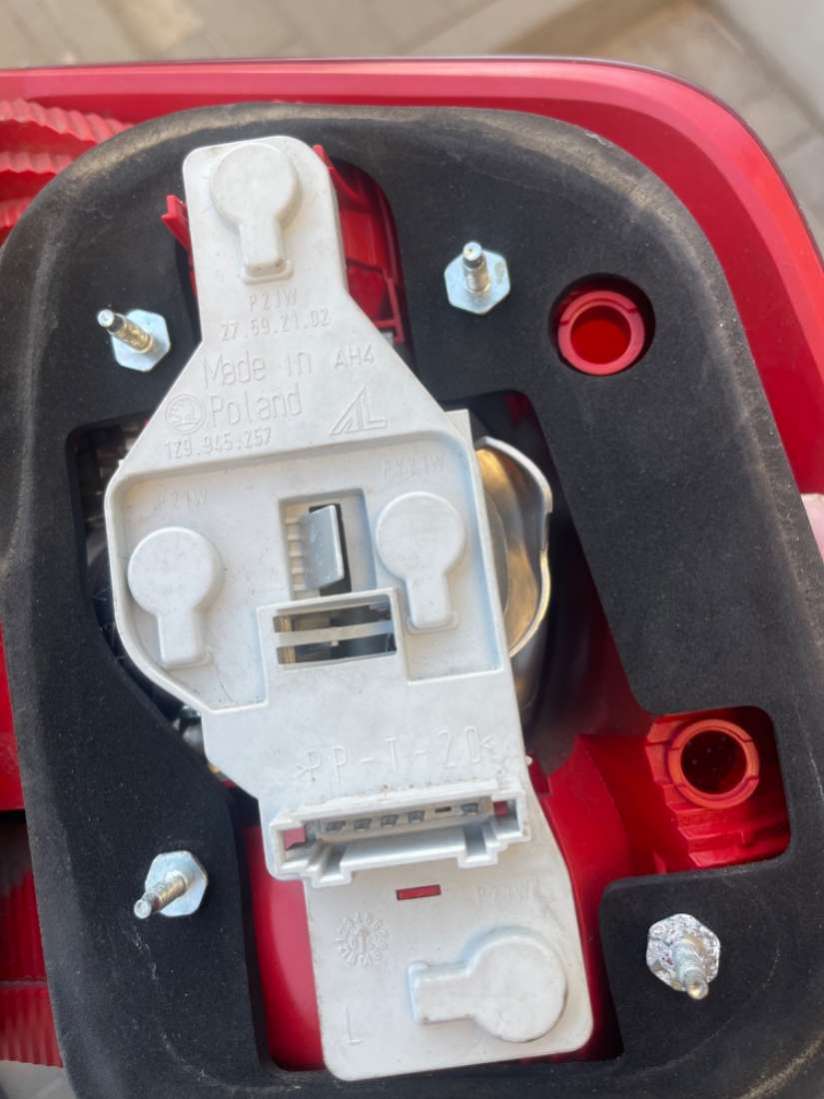 Панель (плата) заднего левого фонаря Skoda Octavia A5 2005г. | Фото № 1 Панель (плата) заднего левого фонаря Skoda Octavia A5 2005г. - Фото 1