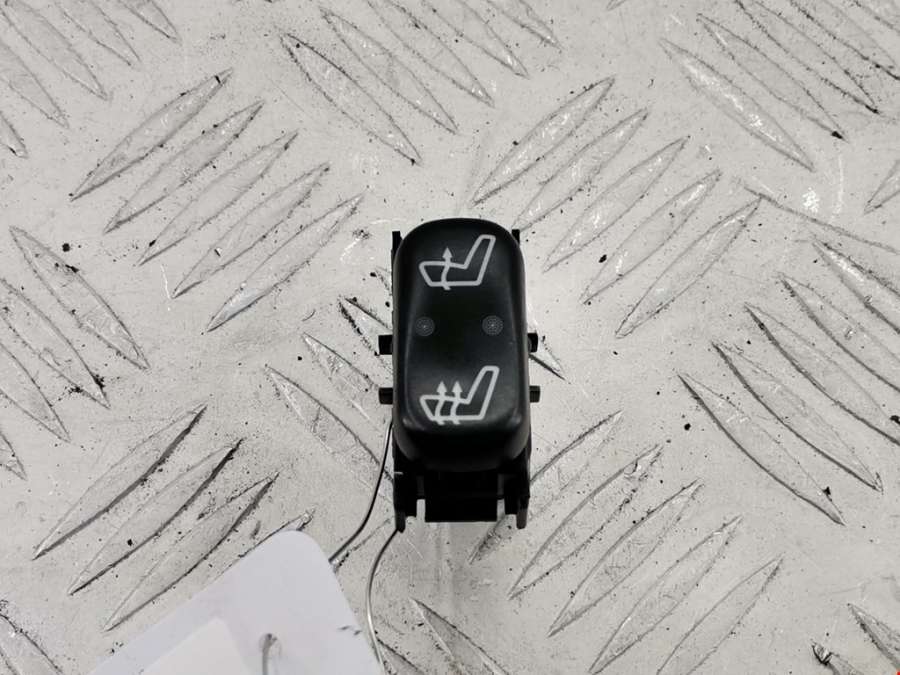 03100620 Кнопка подогрева (обогрева) сидений Mercedes ML-Class (W163) (1997-2005) Внедорожник 5дв. 2002г. | Фото № 1 03100620 Кнопка подогрева (обогрева) сидений Mercedes ML-Class (W163) (1997-2005) Внедорожник 5дв. 2002г. - Фото 1