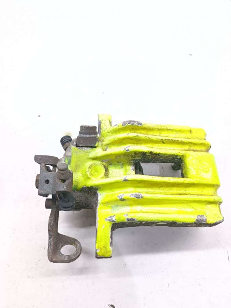 Суппорт задний правый Volkswagen Golf 1999г. | Фото № 2 Суппорт задний правый Volkswagen Golf 1999г. - Фото 2