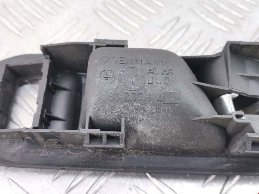 3B1837114 Ручка двери внутренняя передняя правая Volkswagen Passat 5 GP (2000-2005) Универсал 2003г. | Фото № 3 3B1837114 Ручка двери внутренняя передняя правая Volkswagen Passat 5 GP (2000-2005) Универсал 2003г. - Фото 3