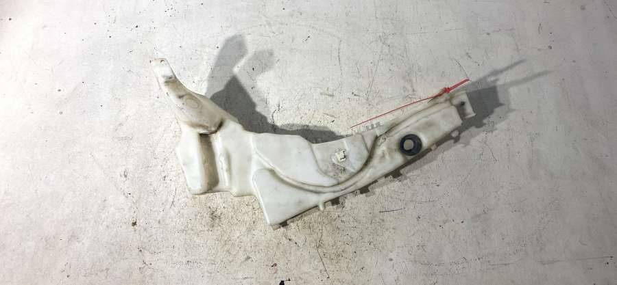 4M5113K163AE Бачок омывателя  Ford Focus 2 универсал 2005г. | Фото № 2  4M5113K163AE Бачок омывателя  Ford Focus 2 универсал 2005г. - Фото 2