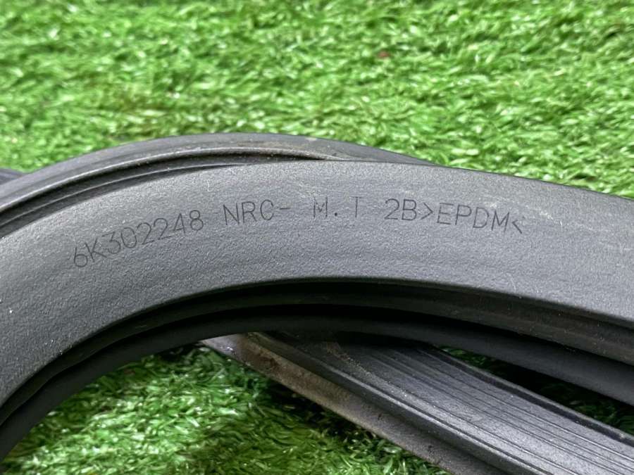 6787148030 Уплотнитель двери задней правой Lexus RX 2 2007г. | Фото № 4 6787148030 Уплотнитель двери задней правой Lexus RX 2 2007г. - Фото 4