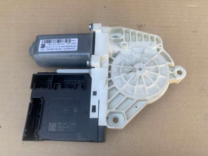 3C0959792A1K0959702AC Моторчик стеклоподъемника Volkswagen Passat B6 (2005-2010) 2005г. | Фото № 1 3C0959792A1K0959702AC Моторчик стеклоподъемника Volkswagen Passat B6 (2005-2010) 2005г. - Фото 1