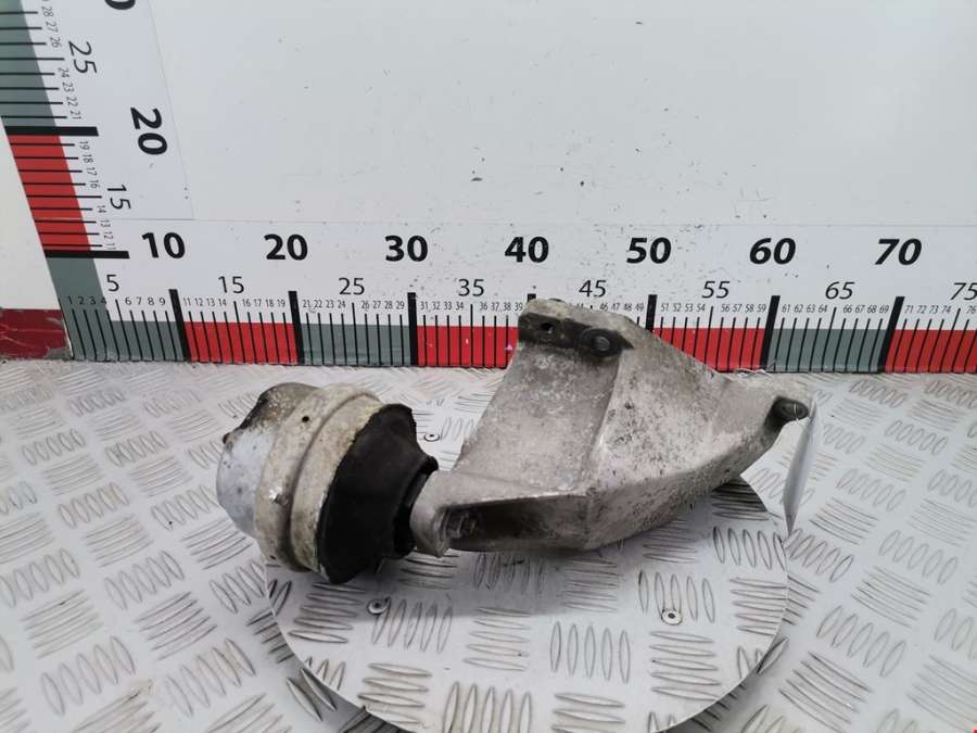 8D0199307H Кронштейн (крепление лапа) двигателя Audi A4 B5 (1994-2001) Седан 1996г. | Фото № 1 8D0199307H Кронштейн (крепление лапа) двигателя Audi A4 B5 (1994-2001) Седан 1996г. - Фото 1