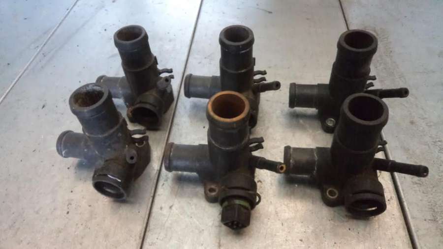 068121133AE Фланец (тройник) системы охлаждения Volkswagen Vento 1 поколение 1994г. | Фото № 1 068121133AE Фланец (тройник) системы охлаждения Volkswagen Vento 1 поколение 1994г. - Фото 1