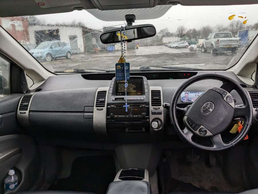 Подушка безопасности пассажирская (в торпедо) Toyota Prius 2 (XW20) (2003-2009) Хетчбэк 5дв. 2008г. | Фото № 8 Подушка безопасности пассажирская (в торпедо) Toyota Prius 2 (XW20) (2003-2009) Хетчбэк 5дв. 2008г. - Фото 8