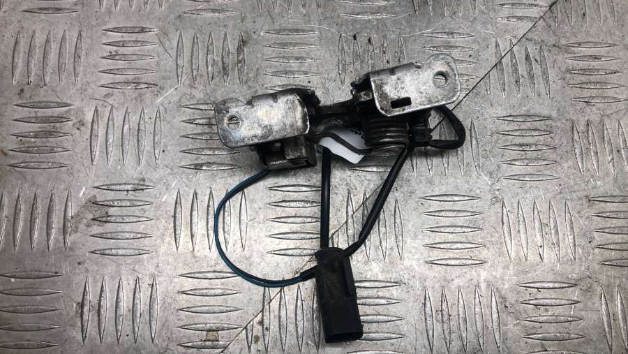 5.1237308068731E+17 Замок капота правый нижний  BMW X5 внедорожник 5 дв. 2015г. | Фото № 3  5.1237308068731E+17 Замок капота правый нижний  BMW X5 внедорожник 5 дв. 2015г. - Фото 3