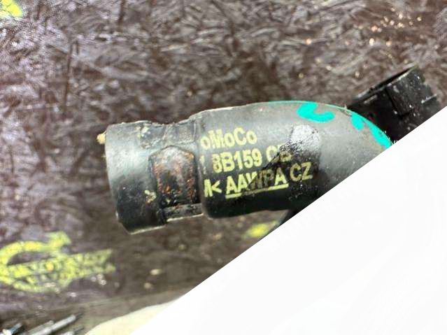 8G918B159CB Патрубок отопителя (печки) Volvo V70 Police 2011г. | Фото № 2 8G918B159CB Патрубок отопителя (печки) Volvo V70 Police 2011г. - Фото 2