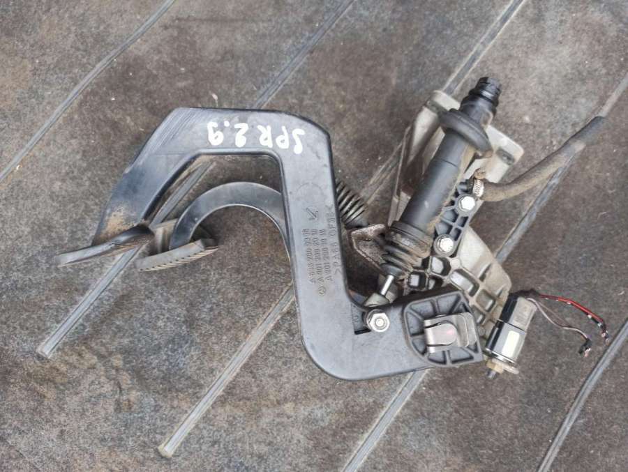 Педальный узел Mercedes Sprinter W901-905 1998г. | Фото № 1 Педальный узел Mercedes Sprinter W901-905 1998г. - Фото 1