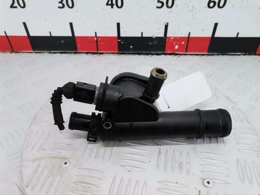 045121121A Фланец (штуцер системы охлаждения тройник) Audi A4 B6 (2000-2006) Седан 2007г. | Фото № 4 045121121A Фланец (штуцер системы охлаждения тройник) Audi A4 B6 (2000-2006) Седан 2007г. - Фото 4