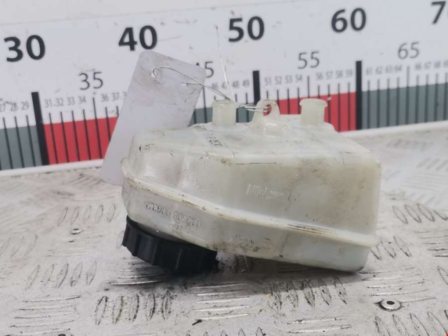 Бачок тормозной жидкости Skoda Fabia 2 (5J) (2007-2014) Хетчбэк 5дв. 2011г. | Фото № 3 Бачок тормозной жидкости Skoda Fabia 2 (5J) (2007-2014) Хетчбэк 5дв. 2011г. - Фото 3