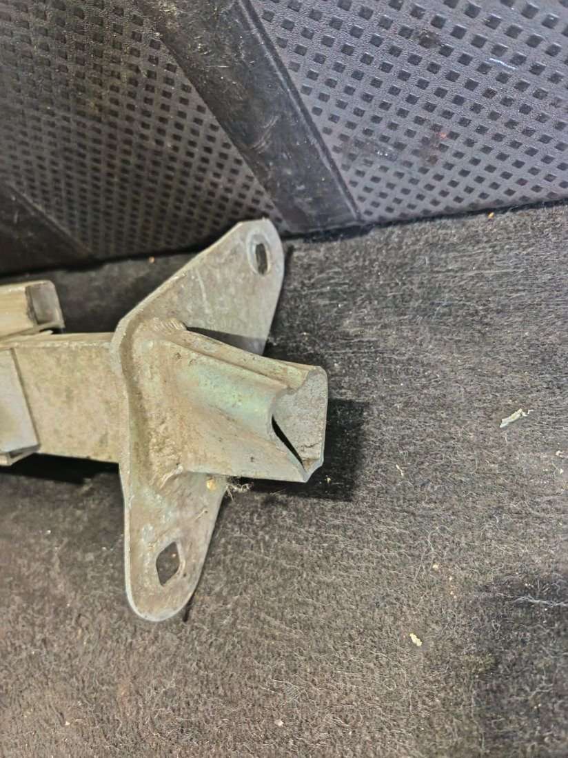 8D0807185 Кронштейн крепления бампера заднего  Audi A4 B5 1999г. | Фото № 3  8D0807185 Кронштейн крепления бампера заднего  Audi A4 B5 1999г. - Фото 3