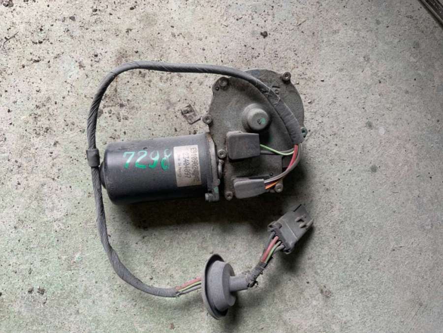 E910902494223404097 Моторчик заднего стеклоочистителя (дворника)  Chrysler Voyager 3 2000г. | Фото № 1  E910902494223404097 Моторчик заднего стеклоочистителя (дворника)  Chrysler Voyager 3 2000г. - Фото 1