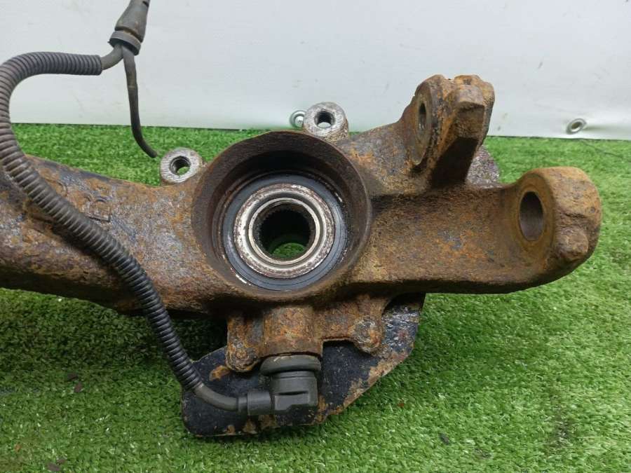 3D04072578AB Кулак поворотный передний правый  Audi A6 C5 (S6,RS6) 1999г. | Фото № 5  3D04072578AB Кулак поворотный передний правый  Audi A6 C5 (S6,RS6) 1999г. - Фото 5