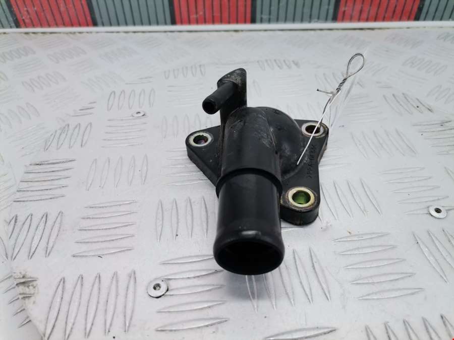 Фланец (штуцер системы охлаждения тройник) Mazda 3 BK (2003-2009) Хетчбэк 5дв. 2004г. | Фото № 4 Фланец (штуцер системы охлаждения тройник) Mazda 3 BK (2003-2009) Хетчбэк 5дв. 2004г. - Фото 4