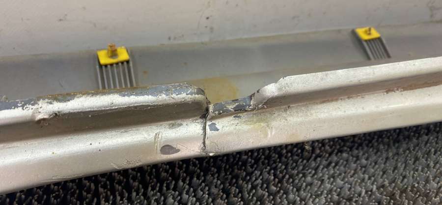 Накладка на порог наружная правая Hyundai Santa Fe 1 поколение внедорожник 2003г. | Фото № 5 Накладка на порог наружная правая Hyundai Santa Fe 1 поколение внедорожник 2003г. - Фото 5