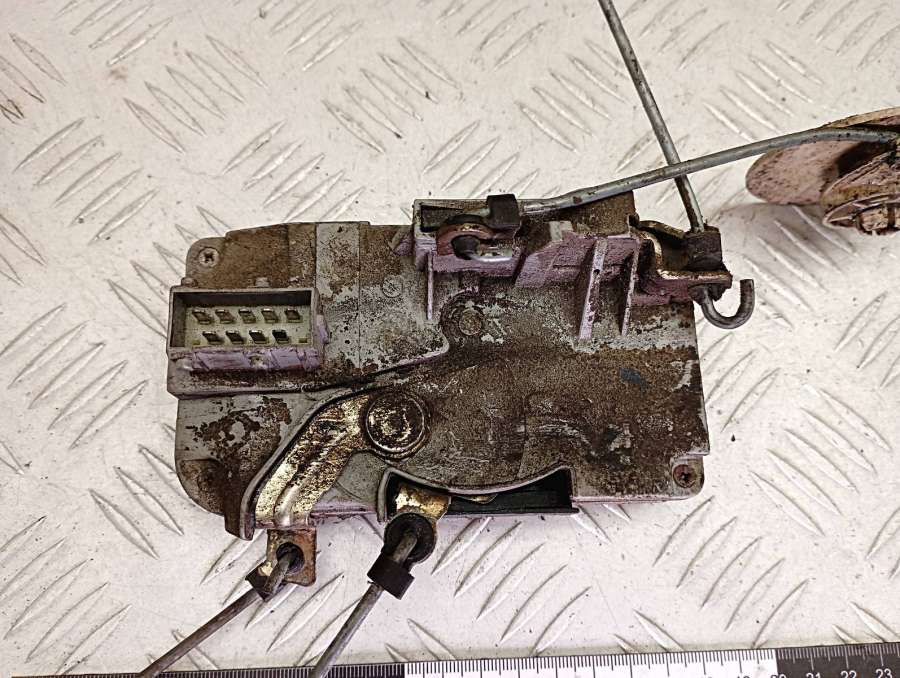 Замок двери передней правой Peugeot 406 1997г. | Фото № 2 Замок двери передней правой Peugeot 406 1997г. - Фото 2