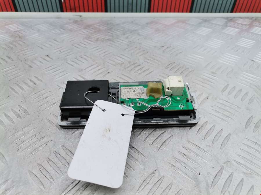 7L6947291B Плафон салонный Volkswagen Touareg 1 (2002-2010) Внедорожник 5дв. 2005г. | Фото № 2 7L6947291B Плафон салонный Volkswagen Touareg 1 (2002-2010) Внедорожник 5дв. 2005г. - Фото 2