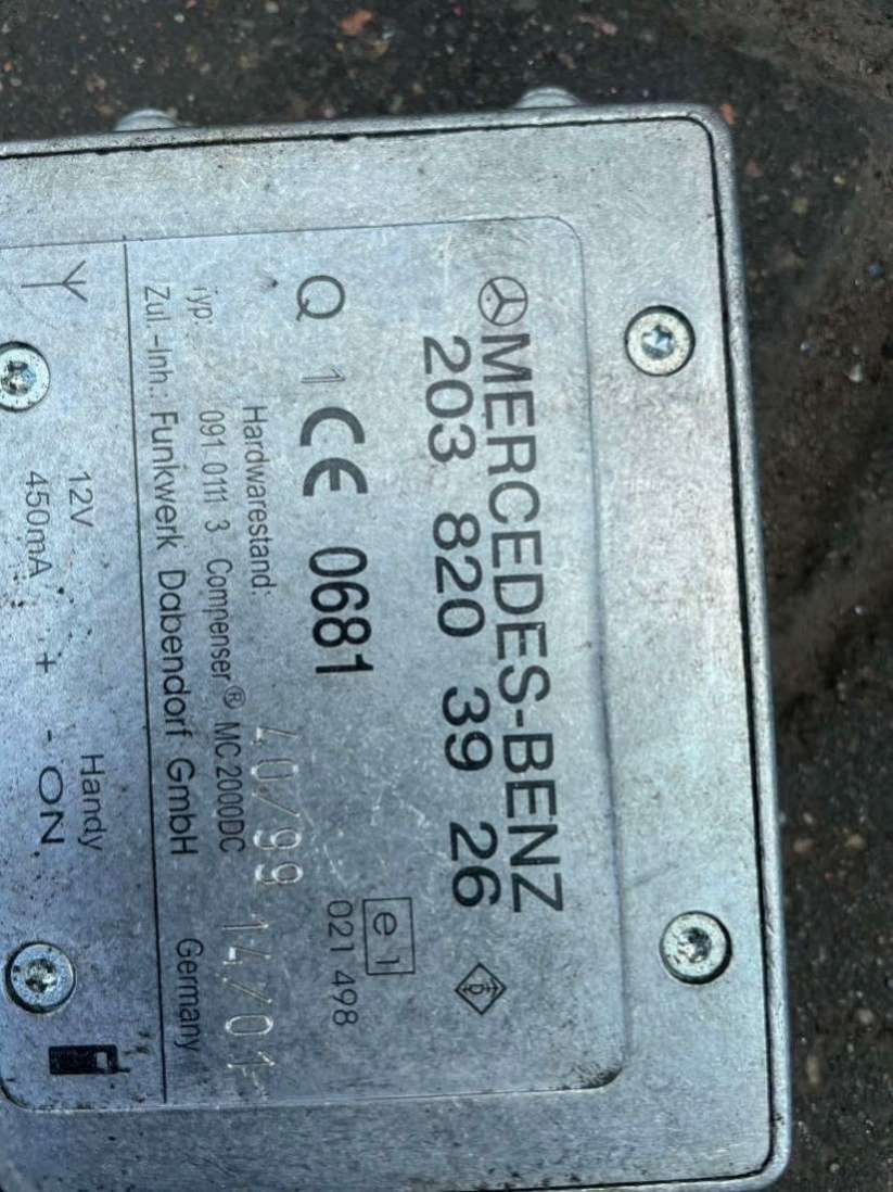 2038203926 Усилитель антенны Mercedes C W203 2003г. | Фото № 2 2038203926 Усилитель антенны Mercedes C W203 2003г. - Фото 2