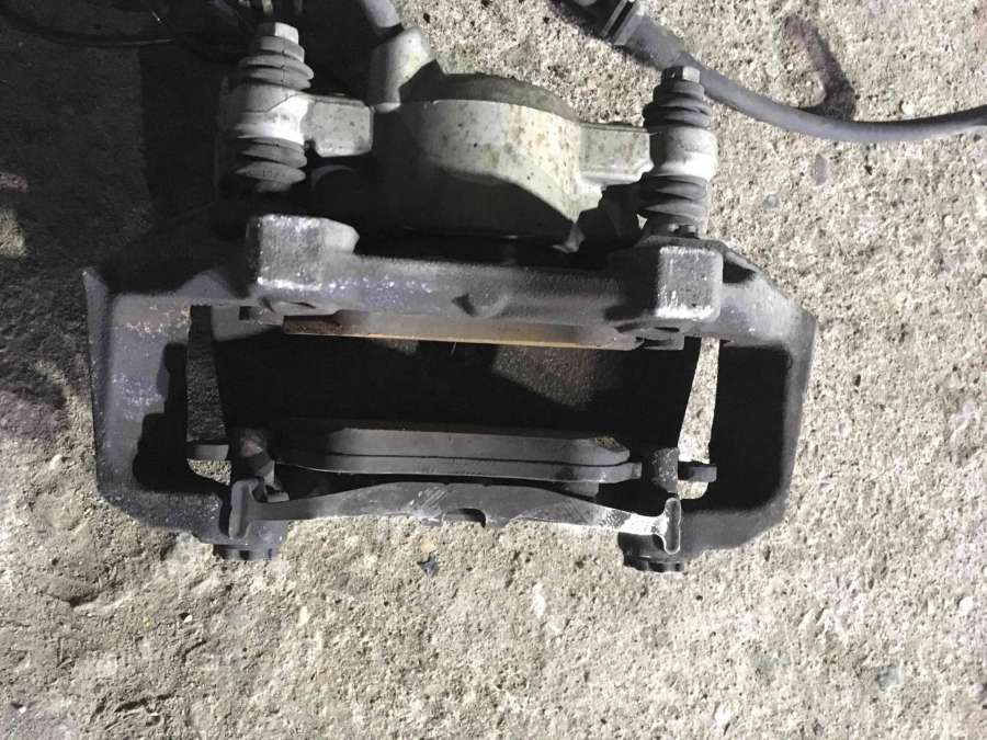 Суппорт тормозной передний левый  Mercedes-Benz E W212/S212/C207/A207 2012г. | Фото № 1   Суппорт тормозной передний левый  Mercedes-Benz E W212/S212/C207/A207 2012г. - Фото 1