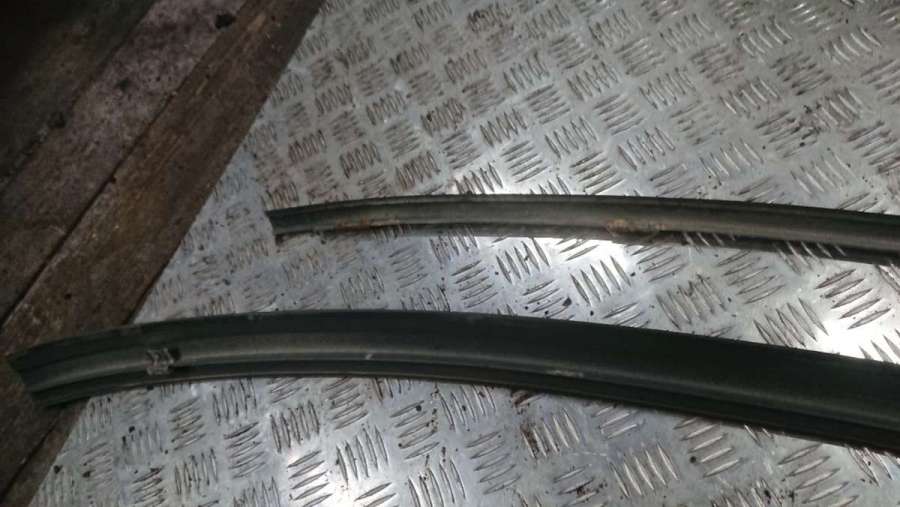 Молдинг лобового стекла Mercedes 190 W201 1985г. | Фото № 2 Молдинг лобового стекла Mercedes 190 W201 1985г. - Фото 2