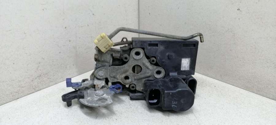 Замок двери задней правой  Daewoo Lanos T100 хетчбэк 5 дв. 1999г. | Фото № 2   Замок двери задней правой  Daewoo Lanos T100 хетчбэк 5 дв. 1999г. - Фото 2