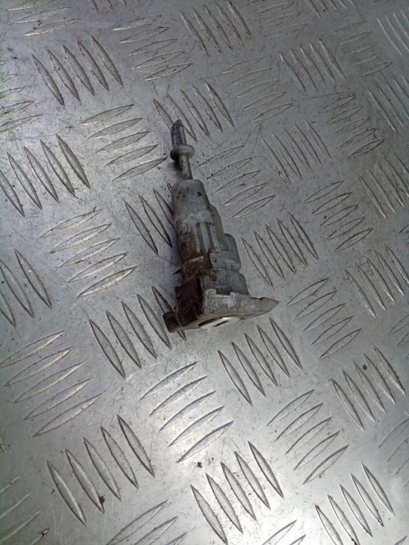 Личинка дверного замка Volkswagen Passat B7 2012г. | Фото № 1 Личинка дверного замка Volkswagen Passat B7 2012г. - Фото 1