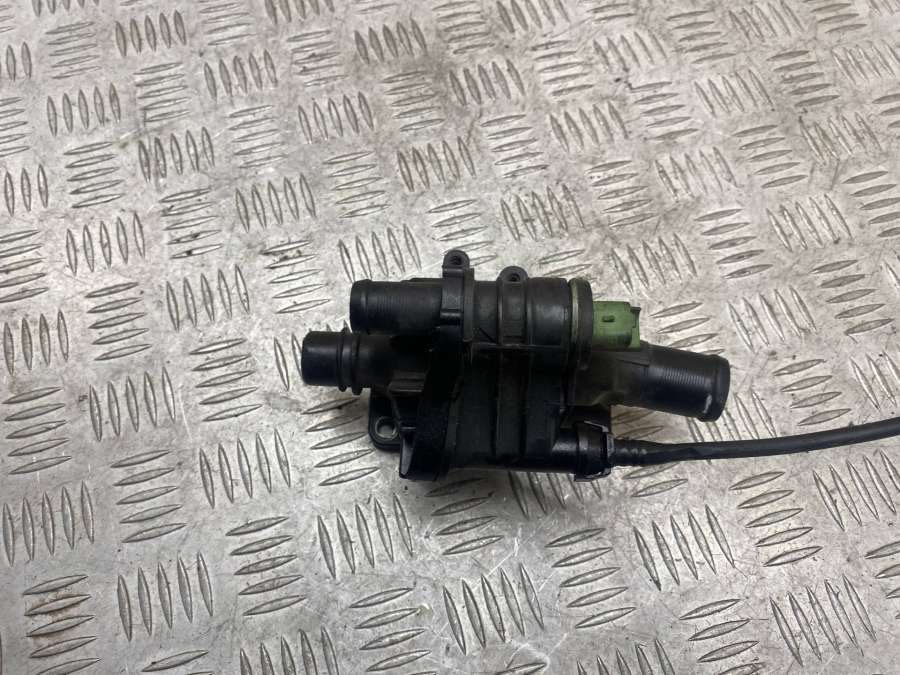 9647767180 Корпус термостата Citroen C5 2002г. | Фото № 3 9647767180 Корпус термостата Citroen C5 2002г. - Фото 3