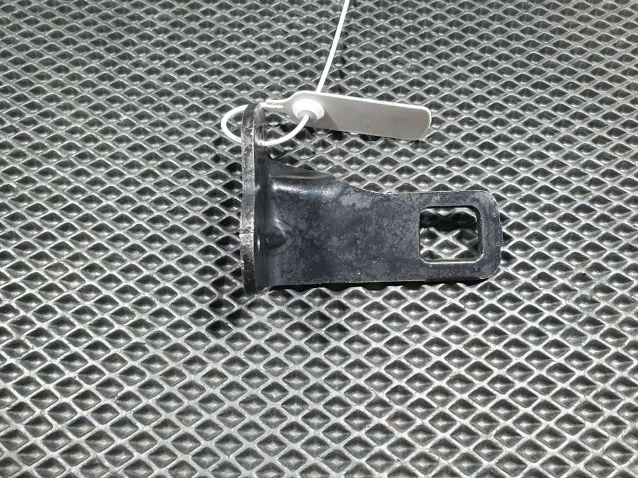 LX6A62440FAA Замок спинки заднего сиденья правое  Ford Bronco Sport  2020г. | Фото № 1  LX6A62440FAA Замок спинки заднего сиденья правое  Ford Bronco Sport  2020г. - Фото 1