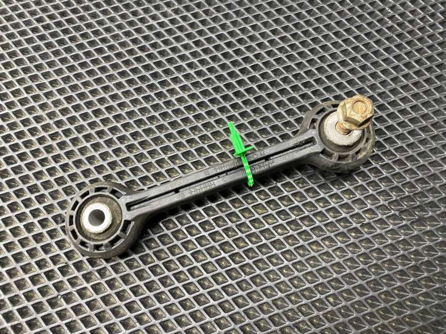 8K0411317D Стойка стабилизатора передняя  Audi A7 4G 4GA 2011г. | Фото № 2  8K0411317D Стойка стабилизатора передняя  Audi A7 4G 4GA 2011г. - Фото 2