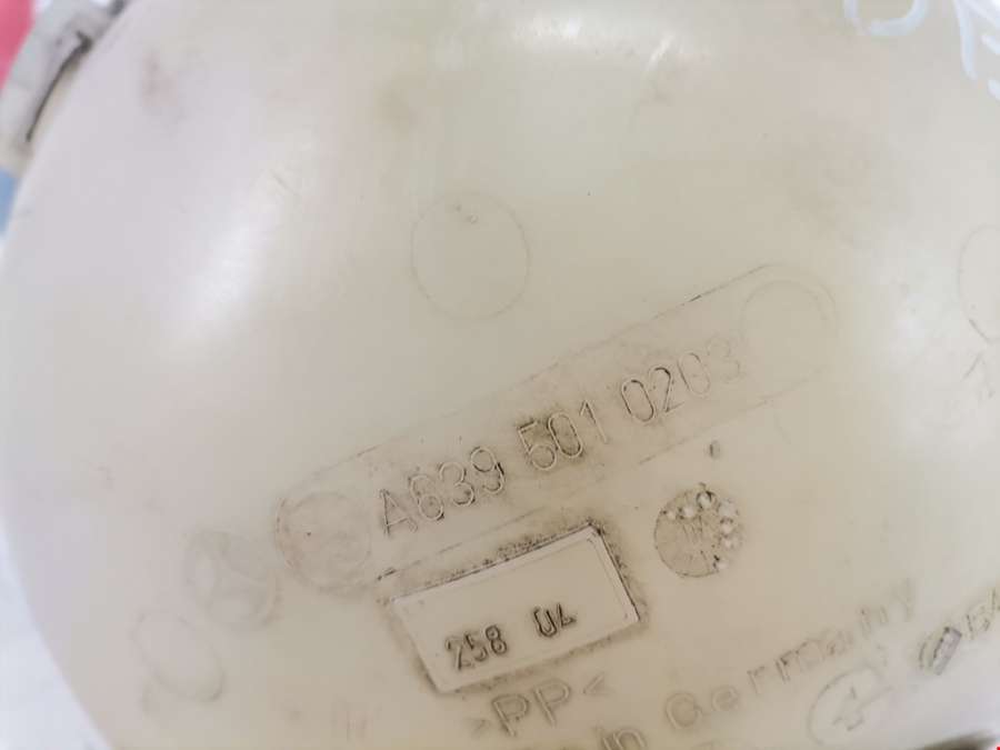 A6395010203 Бачок расширительный Mercedes Vito (W639) (2003-2014) Микроавтобус 2004г. | Фото № 4 A6395010203 Бачок расширительный Mercedes Vito (W639) (2003-2014) Микроавтобус 2004г. - Фото 4