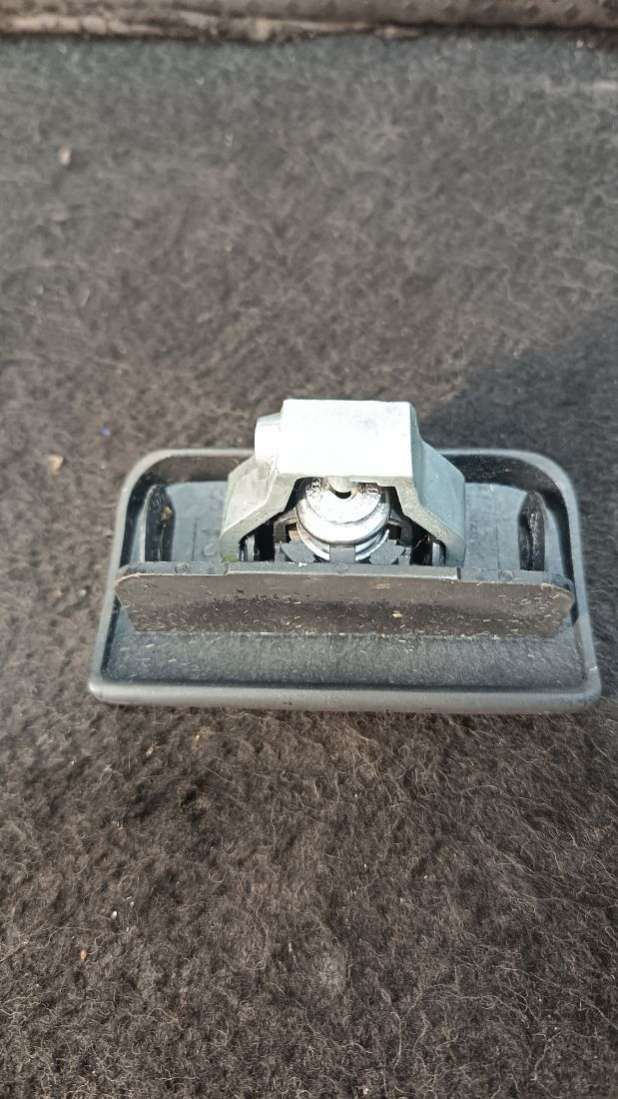 Ручка бардачка Audi A3 8L 1998г. | Фото № 5 Ручка бардачка Audi A3 8L 1998г. - Фото 5