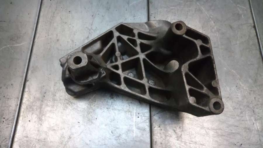 038199207H Кронштейн двигателя Volkswagen Golf 4 поколение 1998г. | Фото № 3 038199207H Кронштейн двигателя Volkswagen Golf 4 поколение 1998г. - Фото 3