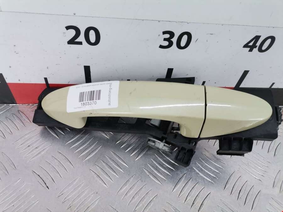 Ручка двери наружная задняя правая Ford Fiesta 6 (2008-2019) Хетчбэк 5дв. 2010г. | Фото № 1 Ручка двери наружная задняя правая Ford Fiesta 6 (2008-2019) Хетчбэк 5дв. 2010г. - Фото 1