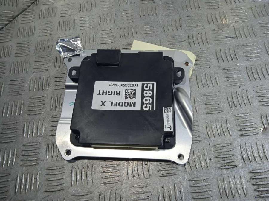 1050183 Блок управления двери передней правой Tesla Model X 2019г. | Фото № 2 1050183 Блок управления двери передней правой Tesla Model X 2019г. - Фото 2