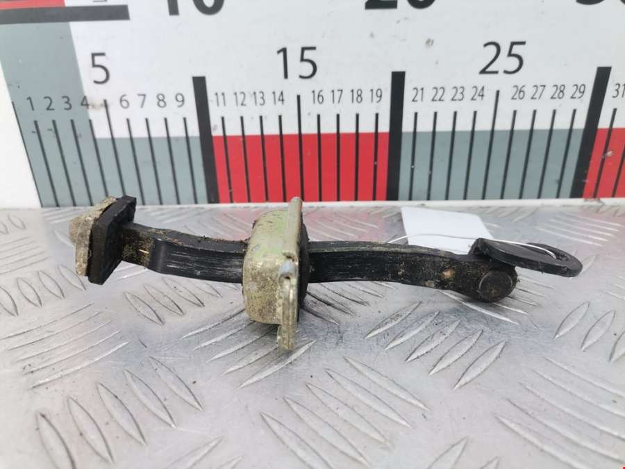 Ограничитель открывания двери задней Hyundai Santa Fe 1 (SM) (2000-2006) Внедорожник 5дв. 2004г. | Фото № 1 Ограничитель открывания двери задней Hyundai Santa Fe 1 (SM) (2000-2006) Внедорожник 5дв. 2004г. - Фото 1