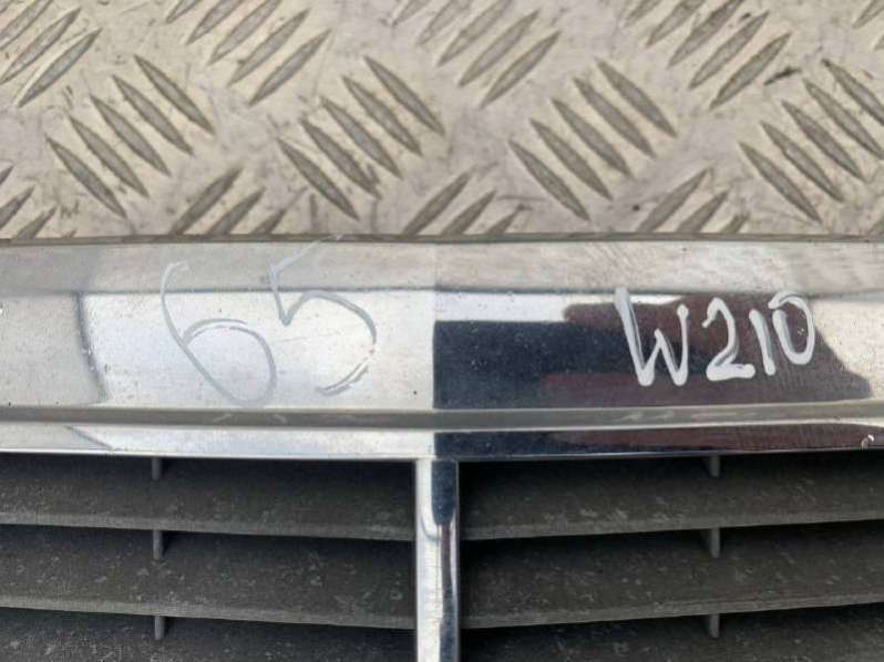 2108800583 Решетка радиатора Mercedes Benz W210 E-Klasse 1997г. | Фото № 3 2108800583 Решетка радиатора Mercedes Benz W210 E-Klasse 1997г. - Фото 3