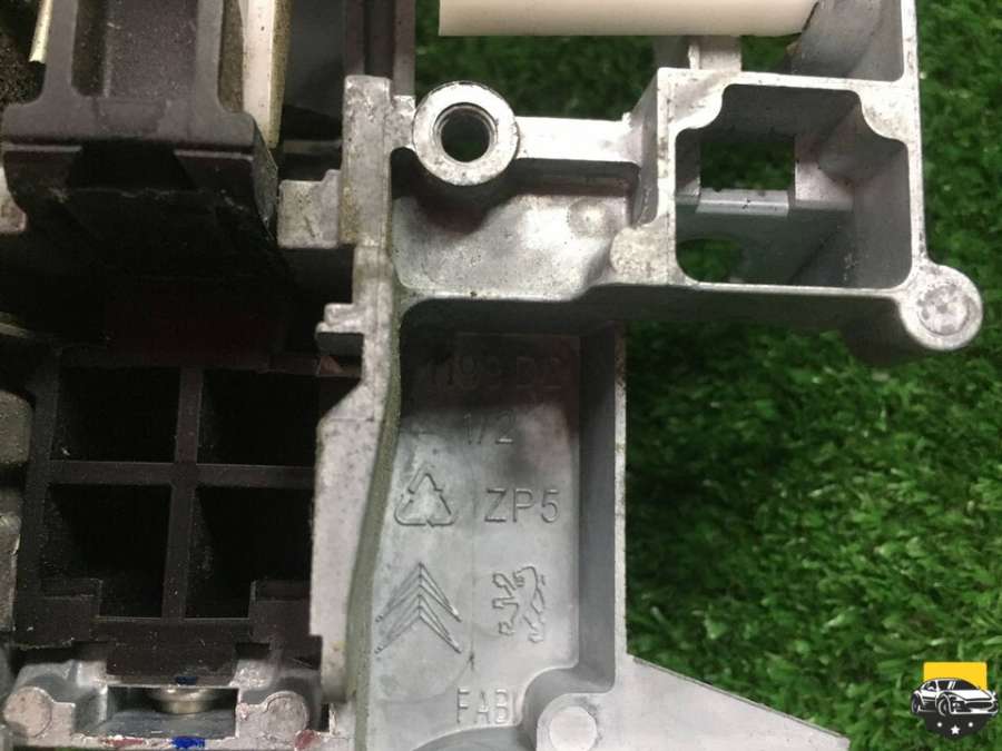 Ручка наружная передняя правая  Peugeot 207 2006г. | Фото № 2   Ручка наружная передняя правая  Peugeot 207 2006г. - Фото 2