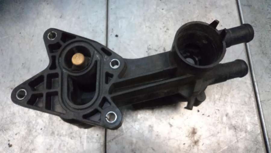 03C121025S 03C121111P Корпус термостата Volkswagen Golf 5 поколение 2009г. | Фото № 4 03C121025S 03C121111P Корпус термостата Volkswagen Golf 5 поколение 2009г. - Фото 4