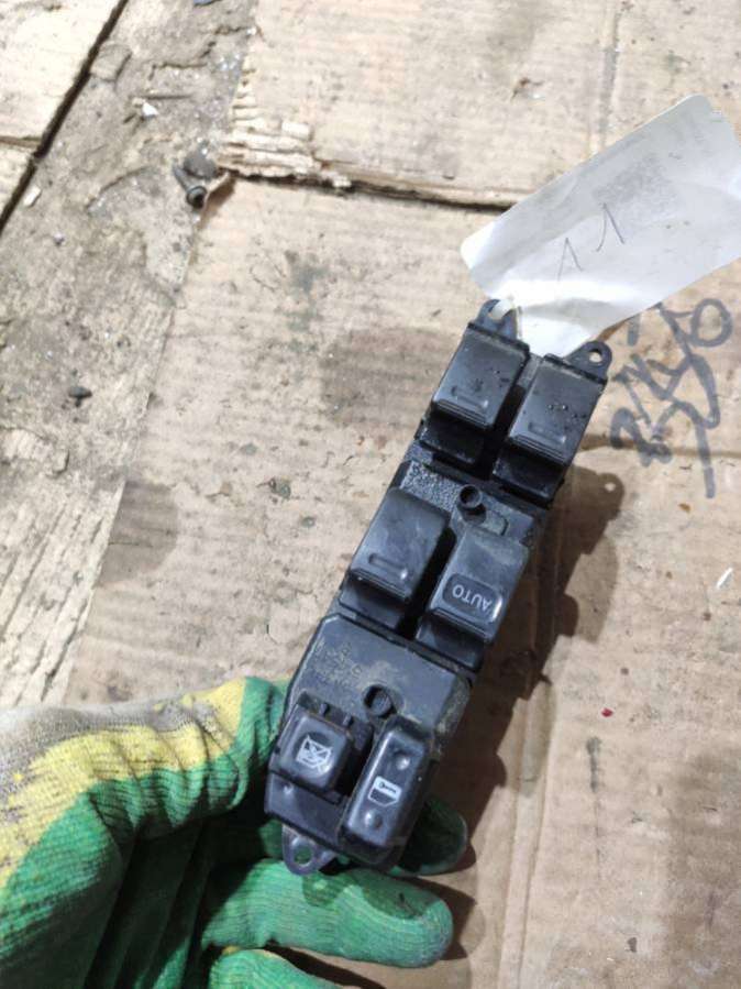 Блок управления стеклоподъемниками Toyota Prius 2 2005г. | Фото № 1 Блок управления стеклоподъемниками Toyota Prius 2 2005г. - Фото 1